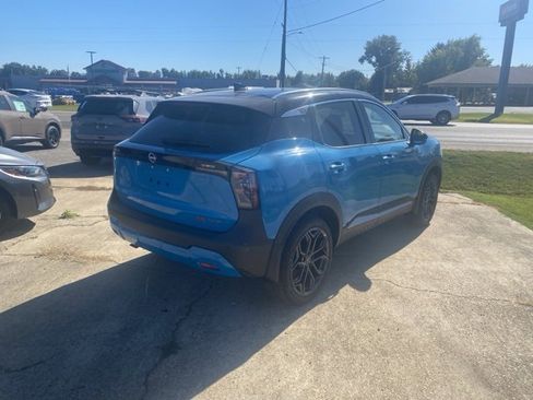 New 2025 Nissan Kicks SR image 6