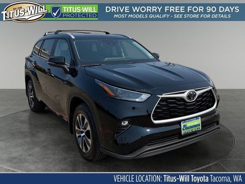 Used 2023 Toyota Highlander XLE AWD/4WD image 1