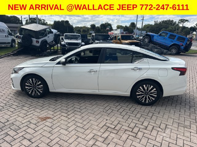 Used 2025 Nissan Altima 2.5 SV FWD image 10