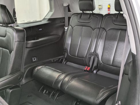 Used 2023 Jeep Grand Cherokee L Limited w/ Black Appearance Package image 16