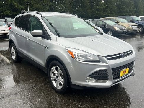 Used 2016 Ford Escape SE w/ Equipment Group 201A image 3
