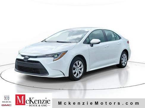 Used 2023 Toyota Corolla LE FWD image 2