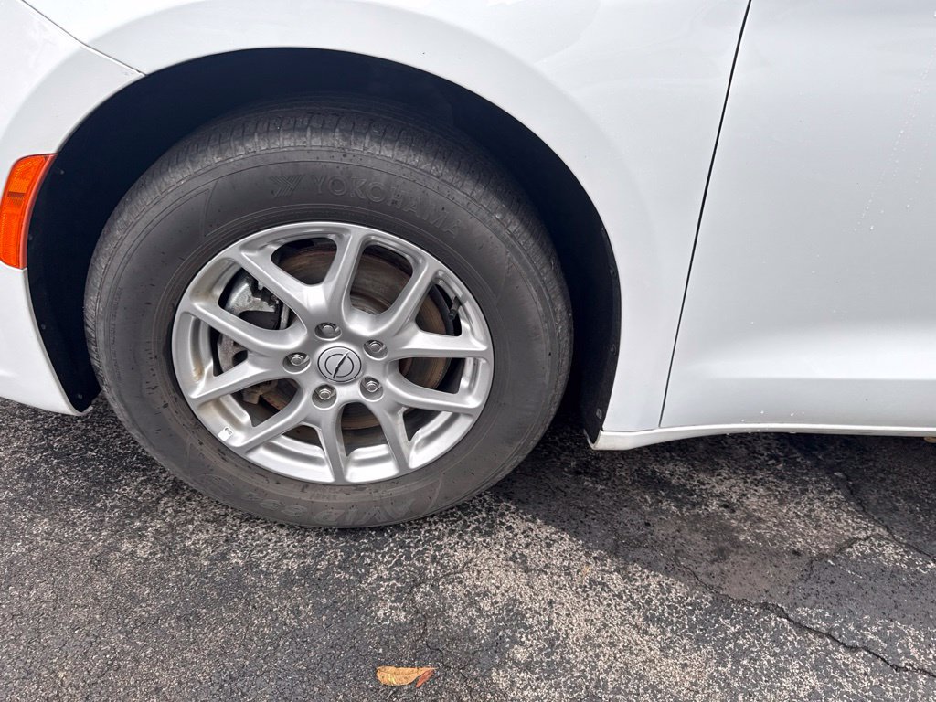 Used 2026 Chrysler Pacifica Select FWD image 11