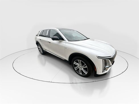 Used 2024 Cadillac Lyriq Tech w/ Driver Assist Package image 2