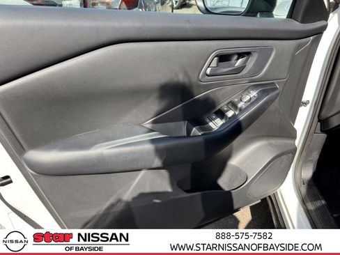 Used 2024 Nissan Rogue S image 15