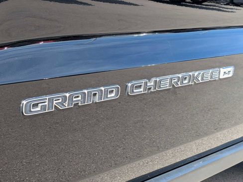Used 2022 Jeep Grand Cherokee Limited w/ Trailer Tow Group IV AWD/4WD image 11