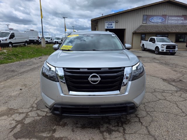 Used 2025 Nissan Pathfinder SV FWD image 2
