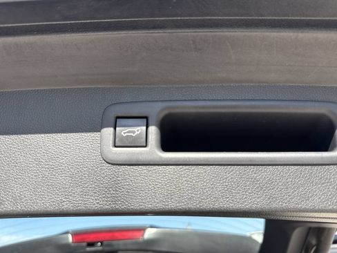 Used 2021 Toyota Highlander XLE FWD image 32