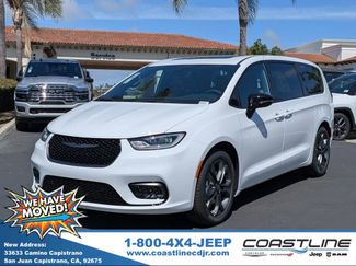 New 2026 Chrysler Pacifica Select video 1