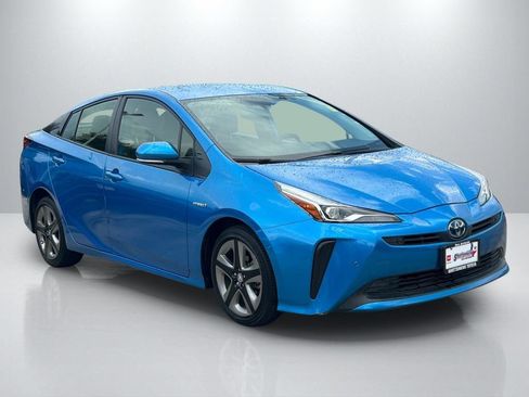 Used 2021 Toyota Prius XLE FWD image 3