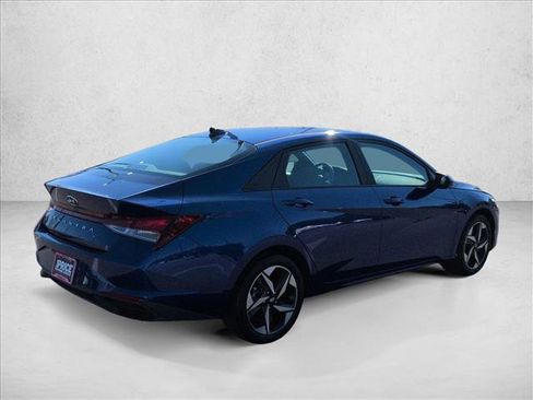 Used 2023 Hyundai Elantra SEL w/ Convenience Package image 5
