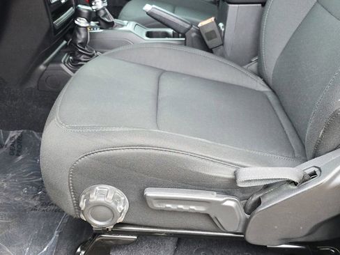 Used 2018 Jeep Wrangler Unlimited Sahara image 21