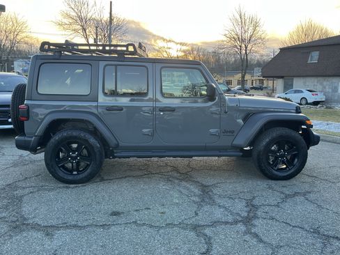 Used 2021 Jeep Wrangler Unlimited Sport image 5