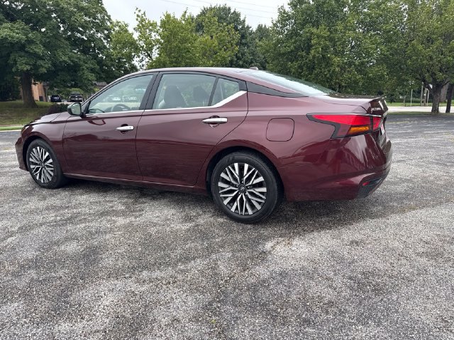 Used 2025 Nissan Altima 2.5 SV FWD image 3