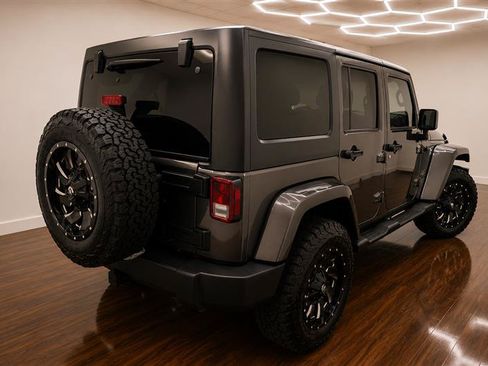 Used 2017 Jeep Wrangler Unlimited Sahara w/ Connectivity Group AWD/4WD image 7