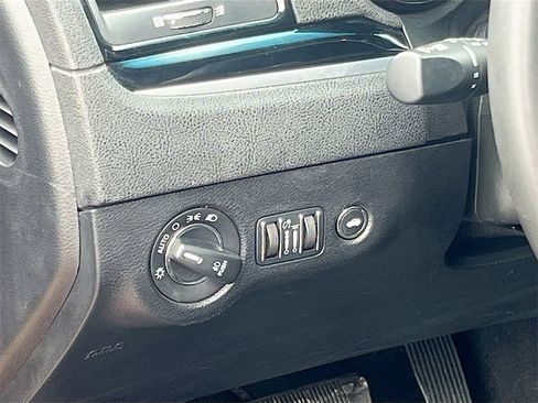 Used 2023 Chrysler 300 S image 10