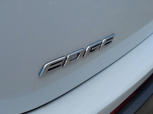 Used 2018 Ford Edge SE FWD image 5