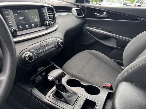 Used 2020 Kia Sorento L FWD image 25