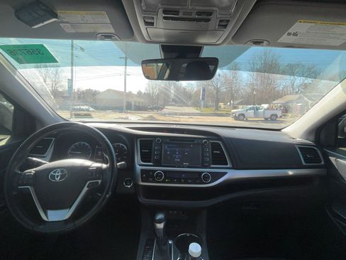 Used 2017 Toyota Highlander XLE image 9