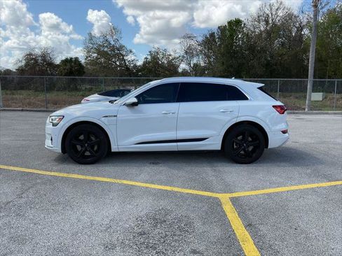 Used 2019 Audi e-tron Premium Plus image 12