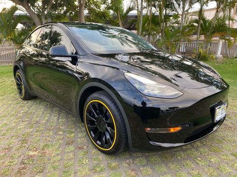 Used 2024 Tesla Model Y Long Range image 1