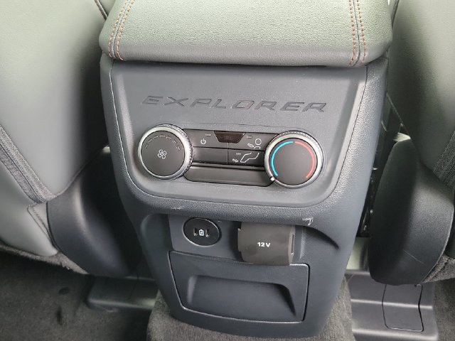 Used 2025 Ford Explorer Active w/ Active Comfort Package RWD image 19