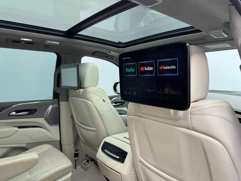 Used 2023 Cadillac Escalade ESV Sport Platinum w/ Heavy-Duty Trailer Package AWD/4WD image 22