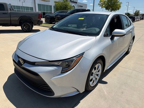 Used 2024 Toyota Corolla LE FWD image 9