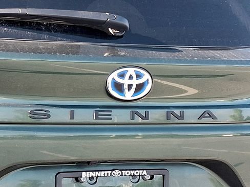 Used 2025 Toyota Sienna XLE w/ XLE Plus Package AWD/4WD image 11
