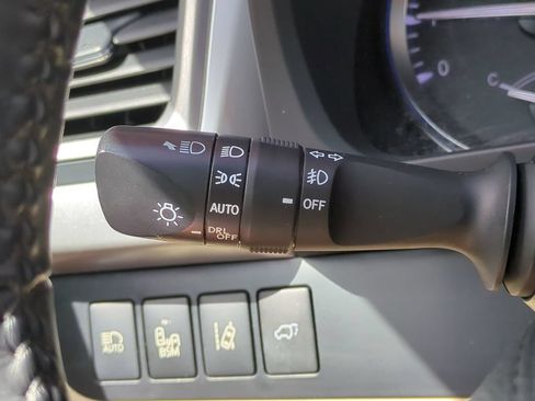 Used 2015 Toyota Highlander Limited w/ Driver Technology Package FWD image 32