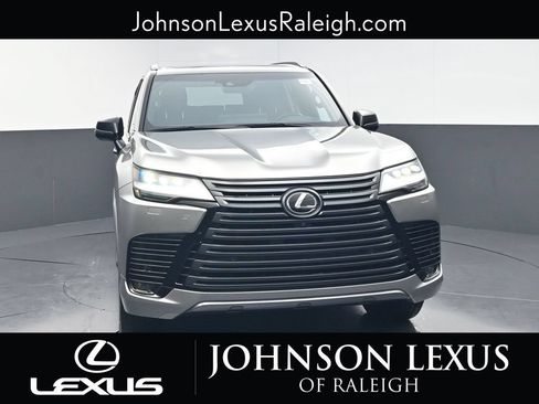 Used 2023 Lexus LX 600 4WD w/ Appearance Package image 4