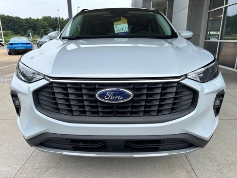 Certified 2025 Ford Escape SE FWD image 11