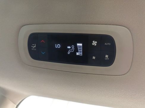 Used 2017 Chrysler Pacifica Touring-L FWD image 31