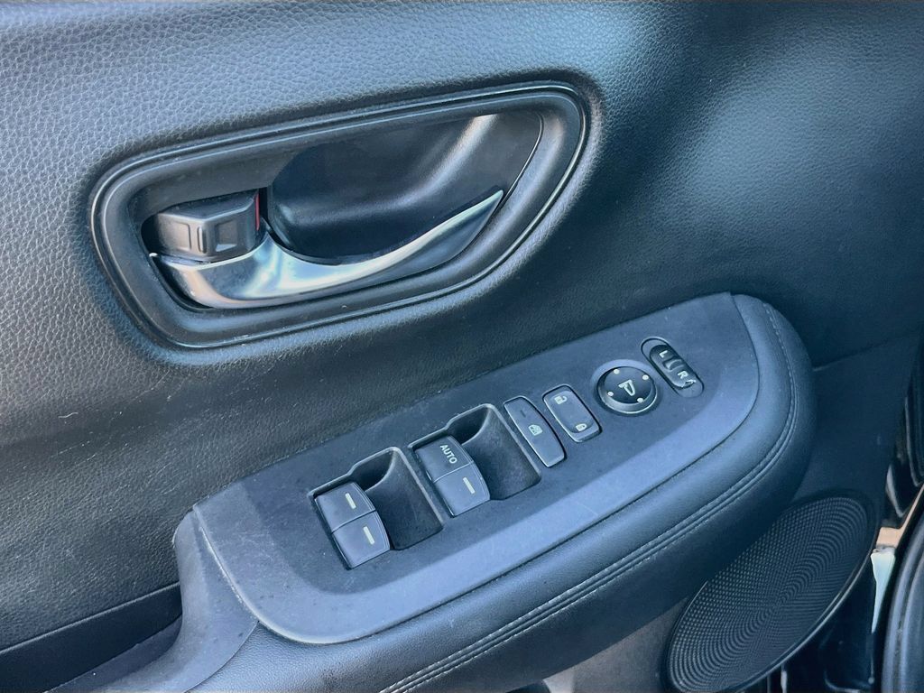 Used 2024 Honda HR-V LX image 17