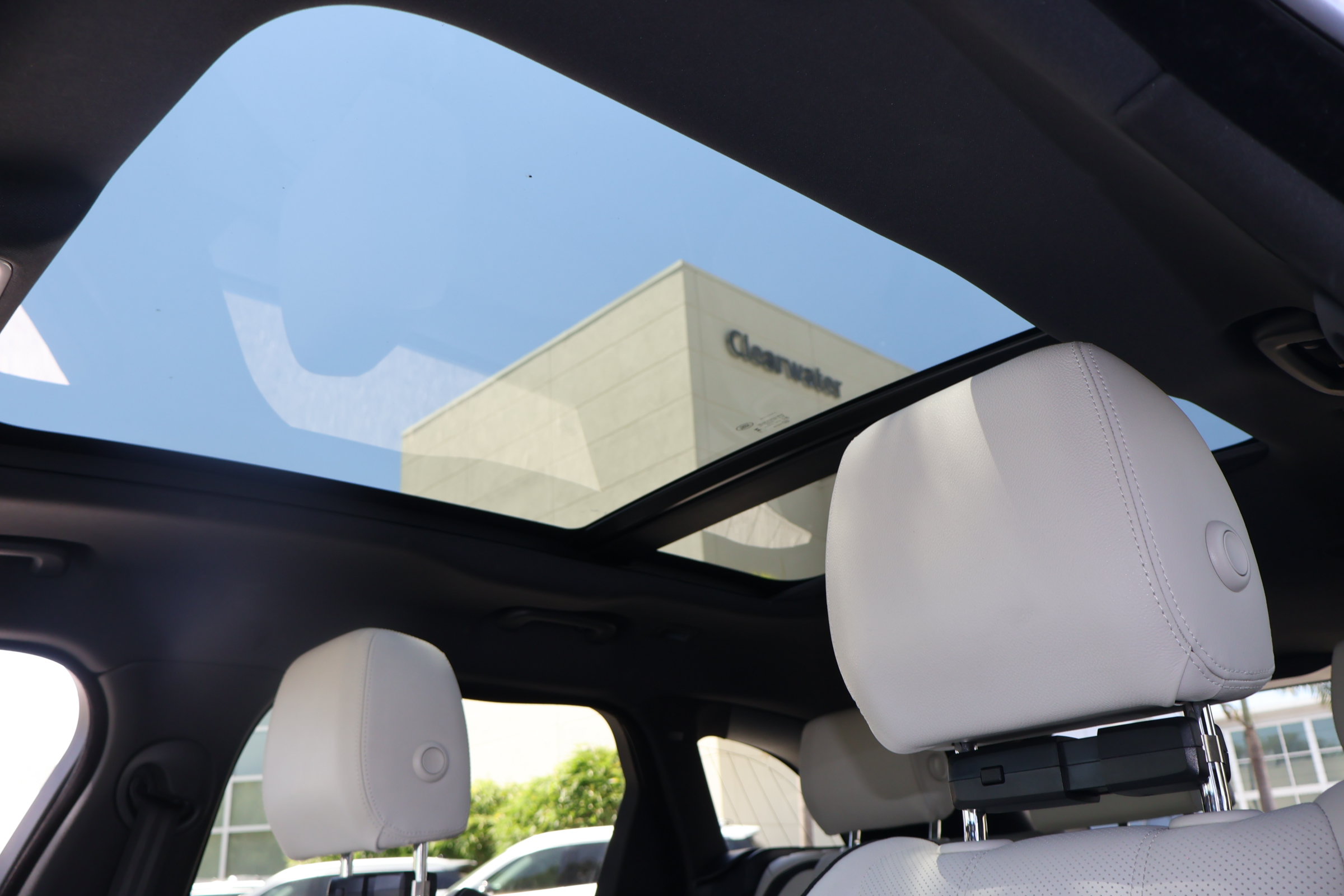 Used 2023 Land Rover Range Rover Velar R-Dynamic S AWD/4WD image 5