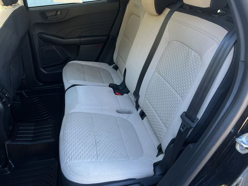 Used 2022 Ford Escape SE w/ SE Sport Appearance Package image 14