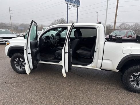 Used 2022 Toyota Tacoma TRD Off-Road image 4