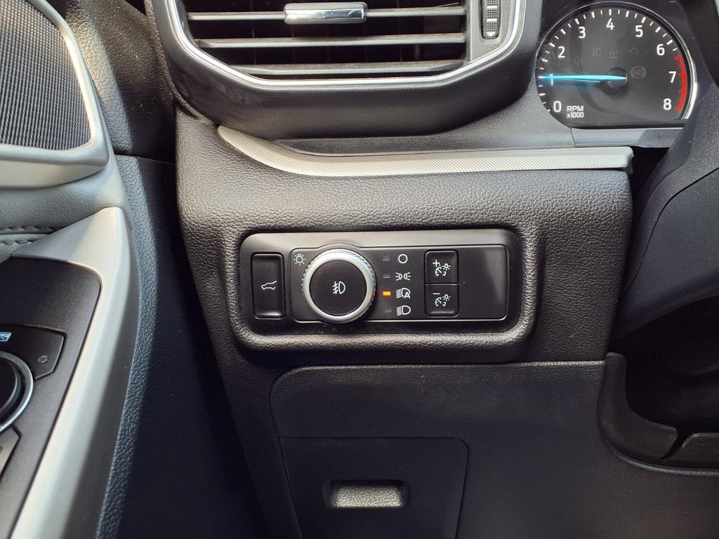 Used 2023 Ford Explorer XLT w/ Equipment Group 202A AWD/4WD image 13