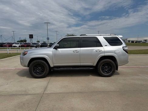 Used 2023 Toyota 4Runner SR5 Premium w/ Moonroof Package AWD/4WD image 6