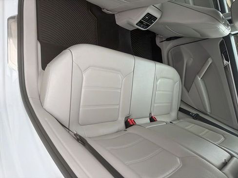 Used 2018 Volkswagen Passat 2.0T SE FWD image 9