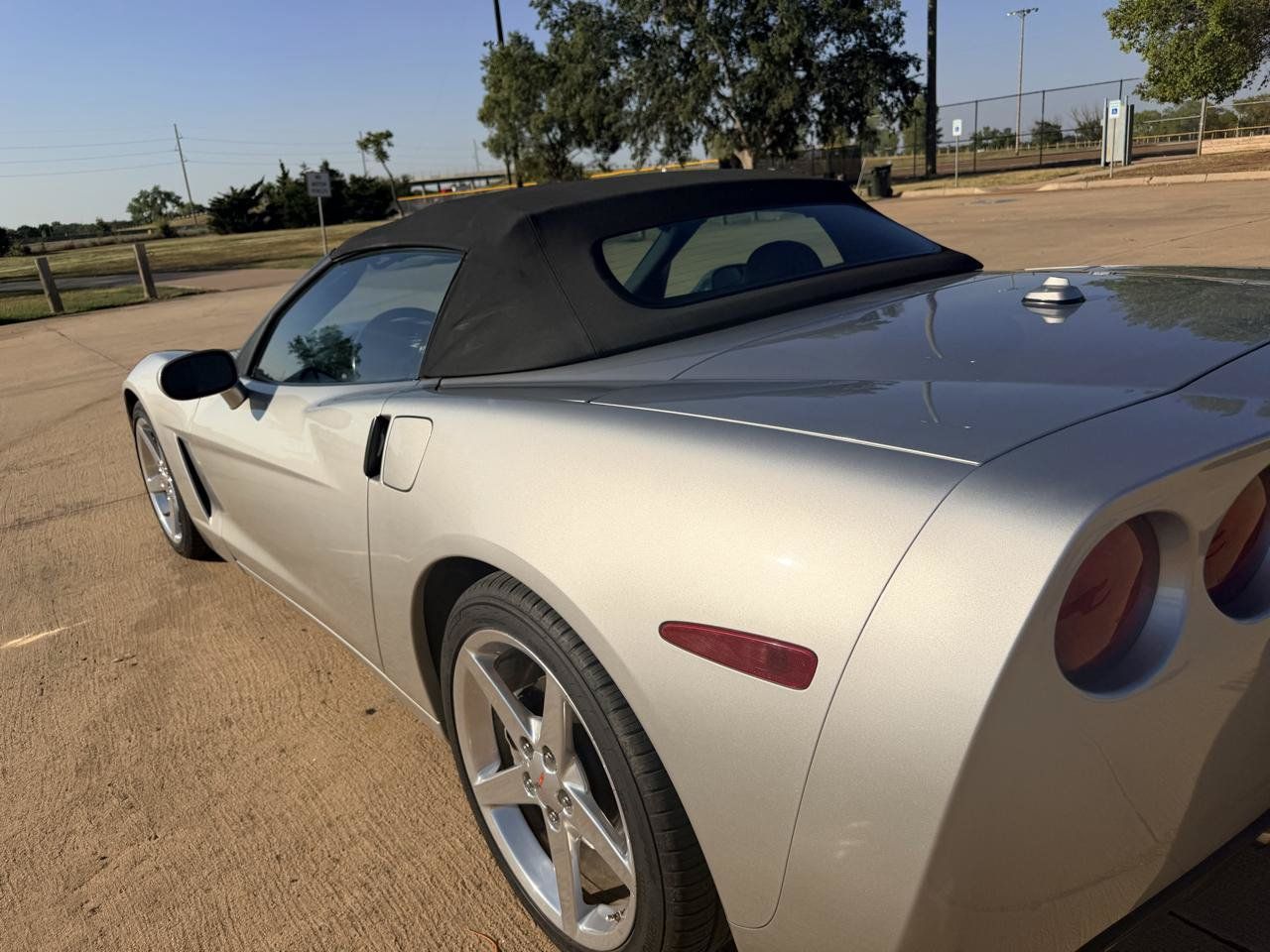 Used 2005 Chevrolet Corvette Convertible w/ Preferred Equipment Group RWD image 11
