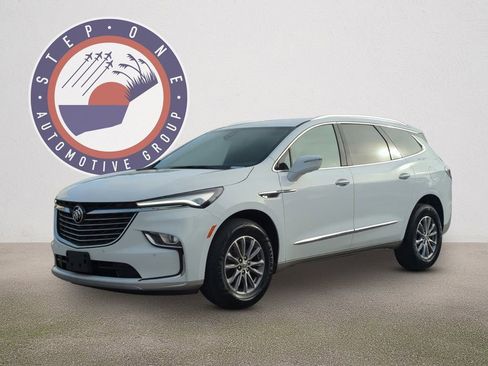 Used 2024 Buick Enclave Premium image 2