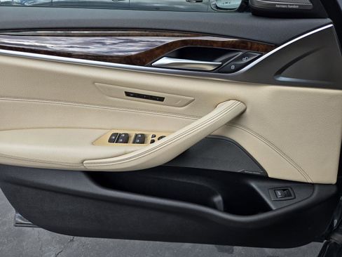 Used 2019 BMW 530i 530i Sedan RWD w/ M Sport Package image 18