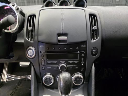 Used 2009 Nissan 370Z Touring w/ Sport Pkg RWD image 32