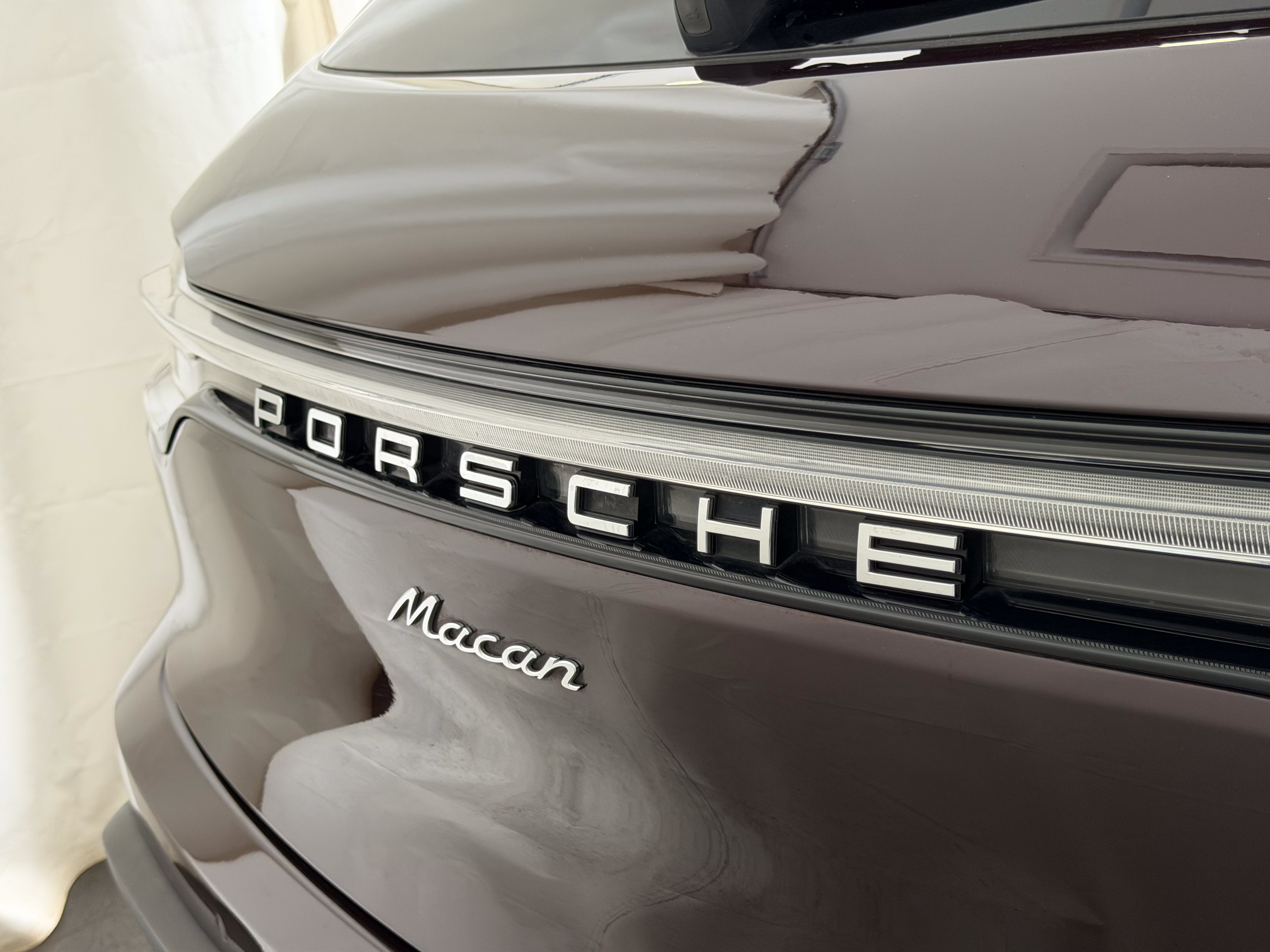 Certified 2024 Porsche Macan AWD/4WD image 27