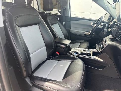 Certified 2023 Ford Explorer XLT w/ Equipment Group 202A RWD image 33