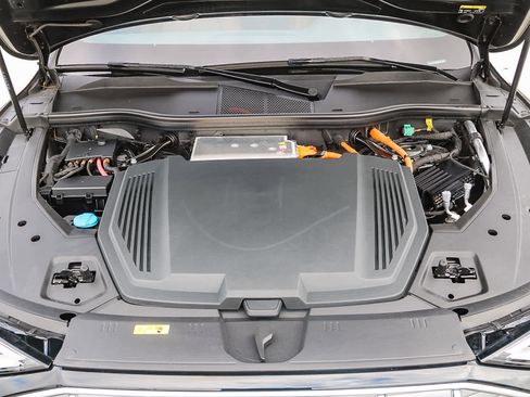 Used 2022 Audi e-tron Premium Plus w/ Premium Plus Package image 29