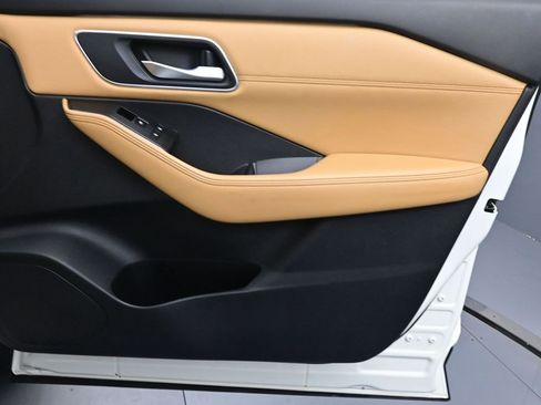 Used 2021 Nissan Rogue Platinum image 32