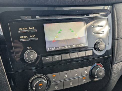 Used 2017 Nissan Rogue S image 17