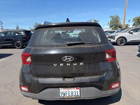 Used 2021 Hyundai Venue SEL image 6